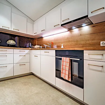 Casa Dschember 10 ארוזה
